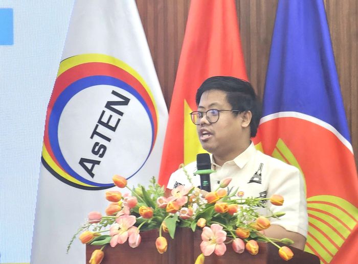 PGS-TS John Carlo M. Ramos, Giám đốc điều hành AsTEN, phát biểu. Ảnh: CÔNG CHƯƠNG