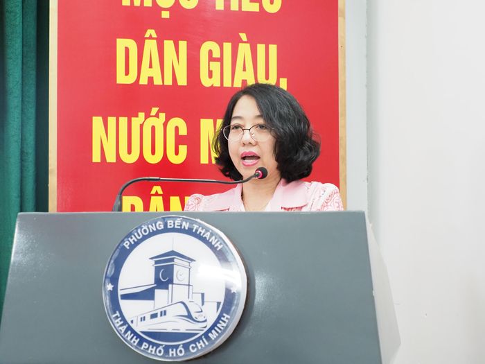  Bà Mai Thị Hồng Hoa, Chủ tịch UBND phường Bến Thành yêu cầu cơ sở giáo dục nâng cao trách nhiệm của người đứng đầu; kiểm tra, giám sát bữa ăn hàng ngày; công khai thông tin về đơn vị cung cấp, nguồn gốc thực phẩm và thực đơn 