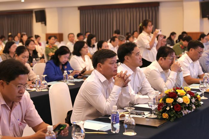  Các đại biểu tham dự hội nghị 