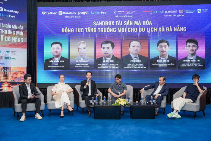  Các chuyên gia thảo luận về chủ đề "Sandbox tài sản mã hóa và động lực tăng trưởng mới cho du lịch số Đà Nẵng". Ảnh: XUÂN QUỲNH 