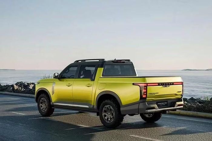 Tại Australia, Navara Pro PHEV sử dụng động cơ xăng 2.0 tăng áp kết hợp mô-tơ điện. Theo thông tin Nissan Australia công bố, hệ truyền động này cho tổng công suất 402 mã lực và mô-men xoắn 800 Nm. Sức mạnh được truyền tới bốn bánh thông qua hộp số tự động 8 cấp, kết hợp hệ thống khóa vi sai.