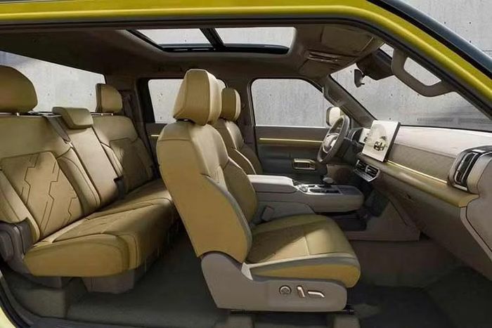 Nissan cũng cho biết các phiên bản sử dụng động cơ đốt trong truyền thống, bao gồm cả máy xăng và diesel, sẽ tiếp tục được cung cấp tùy theo nhu cầu từng thị trường. Thông số về dung lượng pin cũng như phạm vi vận hành thuần điện của xe sẽ được Nissan công bố vào thời điểm gần ngày ra mắt.