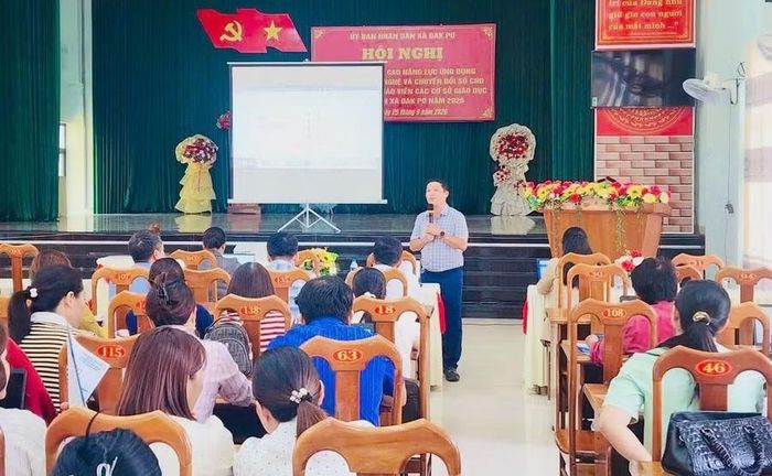 Buổi tập huấn nâng cao năng lực ứng dụng khoa học, công nghệ và chuyển đổi số trong giáo dục.