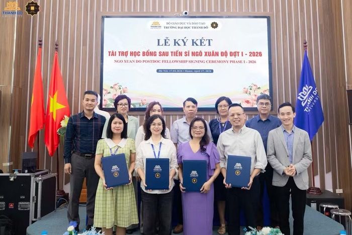 Đại diện các nhóm nghiên cứu ký kết hợp đồng tài trợ Học bổng sau tiến sĩ Ngô Xuân Độ