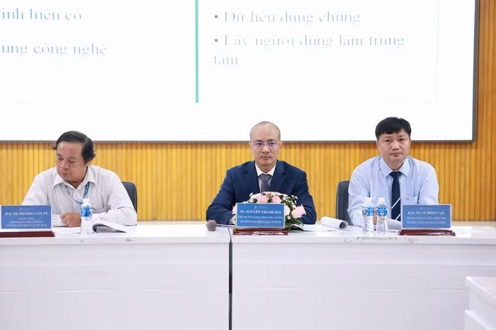 Phiên tham luận thứ hai với chủ đề "Nhà nước pháp quyền xã hội chủ nghĩa, quản trị quốc gia và phát triển văn hóa, con người trong kỷ nguyên phát triển mới".