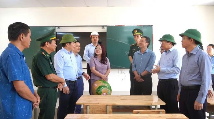 Lãnh đạo tỉnh Quảng Trị kiểm tra tiến độ các công trình trường nội trú.