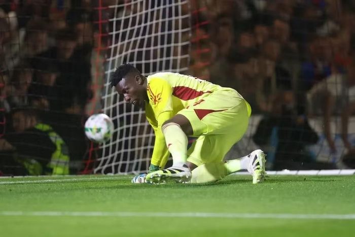 Thủ môn Andre Onana từng nhiều lần để thủng lưới khó tin trong thời gian khoác áo Man Utd. Ảnh: Shutterstock Editorial.