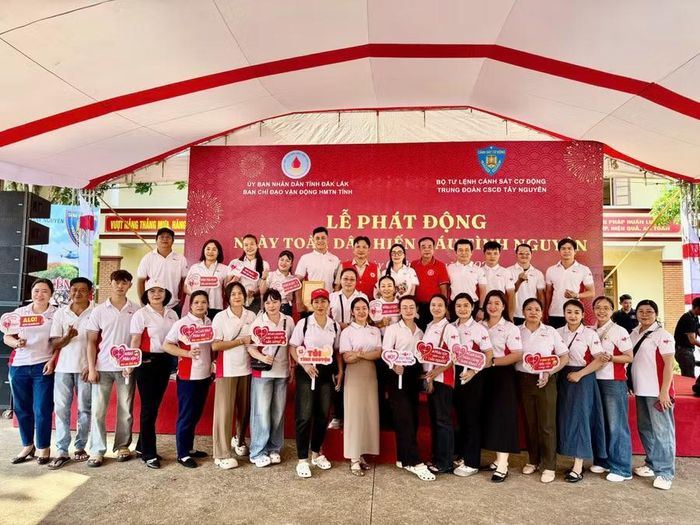 CLB Hiến tiểu cầu tỉnh Đắk Lắk đã nỗ lực kết nối Bảo Thi đến các bác sĩ và nhà hảo tâm. (Ảnh: CLB cung cấp)