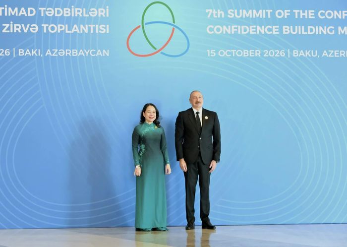 Phó Chủ tịch nước Võ Thị Ánh Xuân chụp ảnh cùng Tổng thống Azerbaijan Ilham Aliyev bên lề Hội nghị thượng đỉnh CICA lần thứ 7.