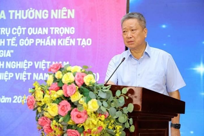 Ông Hồ Anh Tuấn khẳng định, cộng đồng 116 doanh nghiệp đạt chuẩn Văn hoá kinh doanh Việt Nam là một nền tảng quan trọng để chia sẻ kinh nghiệm, lan toả chuẩn mực tốt và tham gia triển khai chặng đường tiếp theo. (Ảnh: Thu Anh)