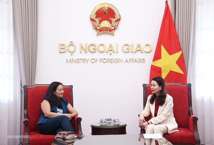 Thứ trưởng Nguyễn Minh Hằng trao đổi về công tác chuẩn bị Năm APEC 2027. (Ảnh: Thành Long)