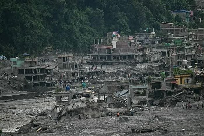Nhà cửa bị bùn đất vùi lấp sau trận lũ quét tại Trishuli, huyện Nuwakot, Nepal ngày 26/8. (Nguồn: Getty Images)