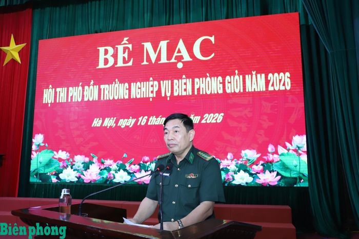 Đại tá Nguyễn Thanh Hải, Phó Chủ nhiệm Chính trị Bộ đội Biên phòng, Phó Trưởng Ban Tổ chức hội thi công bố các quyết định khen thưởng. Ảnh: Ngọc Lâm