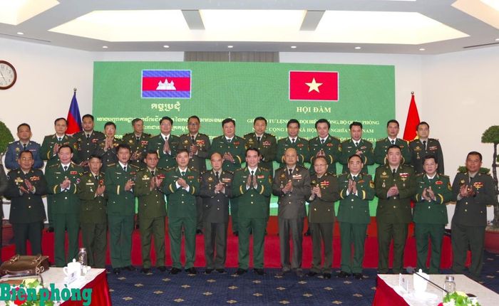 Đoàn đại biểu hai bên dự hội đàm. Ảnh: Lê Khoa