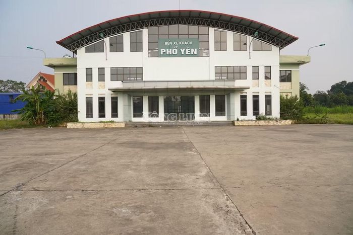  Bến xe khách bỏ không suốt nhiều năm gây lãng phí tài nguyên đất và nguồn lực đầu tư. ﻿Ảnh: Nguyễn Mạnh. 