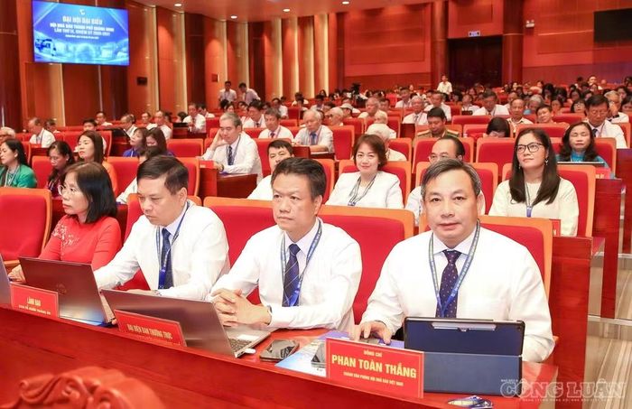 Đại diện lãnh đạo Trung ương Hội Nhà báo Việt Nam và các cơ quan, ban, ngành tham dự phiên làm việc. Ảnh: Sơn Hải.