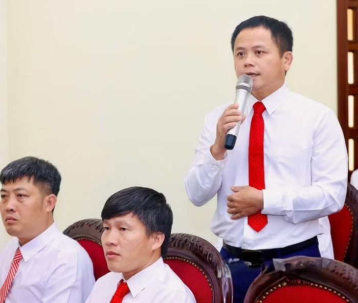 Đại diện cán bộ, hội viên nông dân tham gia phát biểu ý kiến, kiến nghị tại hội nghị. Ảnh: Báo Ninh Bình