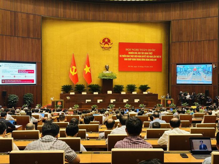 Đồng chí Nguyễn Duy Ngọc, Ủy viên Bộ Chính trị, Bí thư Trung ương Đảng, Trưởng Ban Tổ chức Trung ương quán triệt các chuyên đề tại Hội nghị. Ảnh: Vân Anh