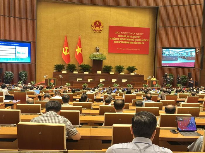 Bí thư Trung ương Đảng, Phó Thủ tướng Phạm Thị Thanh Trà trình bày những nội dung trọng tâm, cốt lõi của Kết luận số 105-KL/TW. Ảnh: Vân Anh