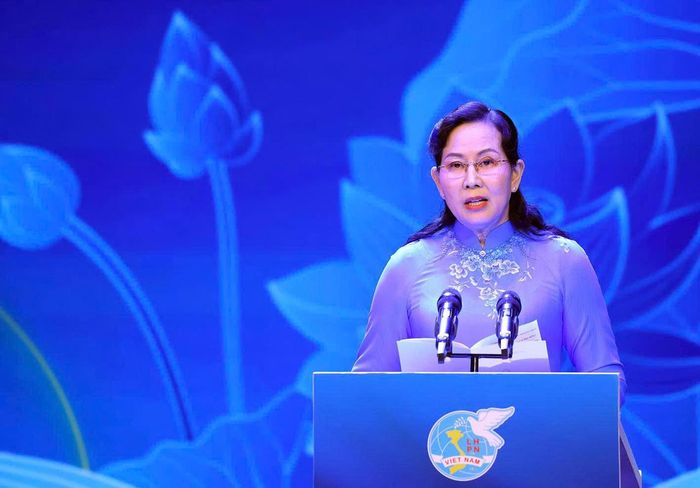 Ủy viên TƯ Đảng, Phó Chủ tịch UBTƯ MTTQ Việt Nam, Chủ tịch Hội LHPN Việt Nam Lê Thị Thủy phát biểu trong chương trình. (Nguồn: Tuấn Anh)