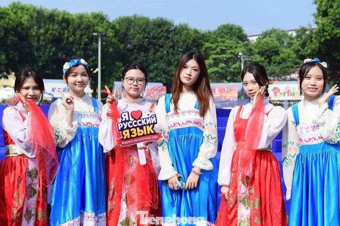 Thông qua một thử thách ngắn hoặc khoảnh khắc chụp ảnh chung, những cuộc gặp gỡ tưởng như tình cờ sẽ trở thành một phần của hành trình Festival, góp phần xóa bỏ khoảng cách về ngôn ngữ, quốc tịch và văn hóa, tinh thần cởi mở, thân thiện và đoàn kết trong thế hệ trẻ.