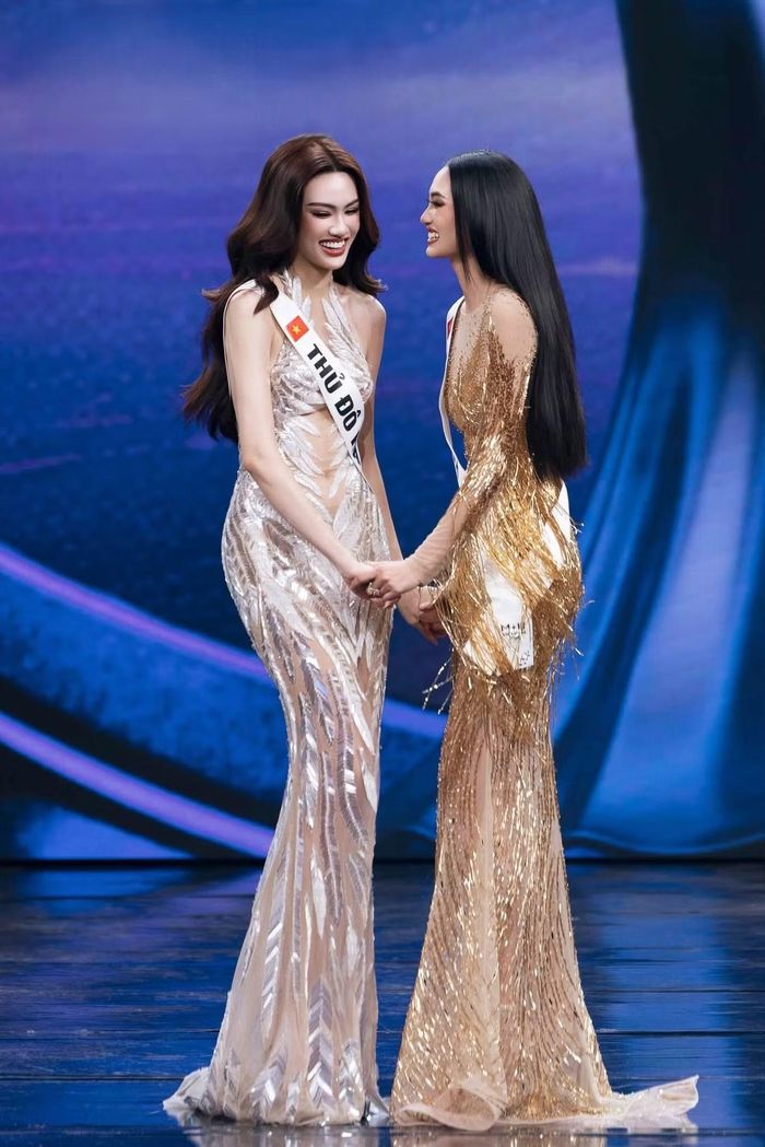 Ngay sau đăng quang chưa đầy hai tuần, Quỳnh Anh và Mỹ Anh nhận nhiều ý kiến trái chiều xoay quanh ồn ào nhóm chat riêng tư.