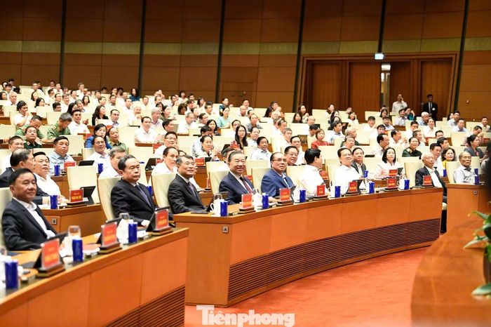 Tổng Bí thư, Chủ tịch nước Tô Lâm và các lãnh đạo, nguyên lãnh đạo Đảng, Nhà nước dự hội nghị. Ảnh: Như Ý.