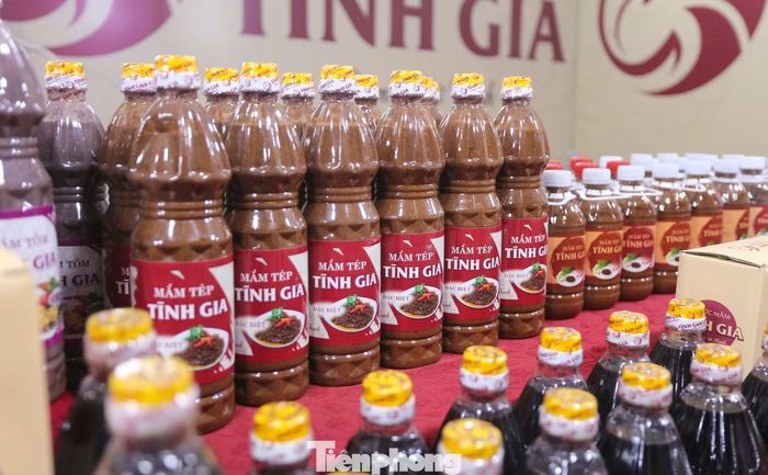 Phó Chủ tịch UBND tỉnh Thanh Hóa cũng cho rằng, cạnh tranh trên thị trường hiện nay không chỉ dựa vào giá cả mà còn phụ thuộc vào chất lượng, thương hiệu và tính minh bạch về nguồn gốc hàng hóa. Thanh Hóa sẽ tiếp tục đồng hành, tạo điều kiện thuận lợi để doanh nghiệp, nhà đầu tư đến hợp tác, đầu tư và gắn bó lâu dài với địa phương.