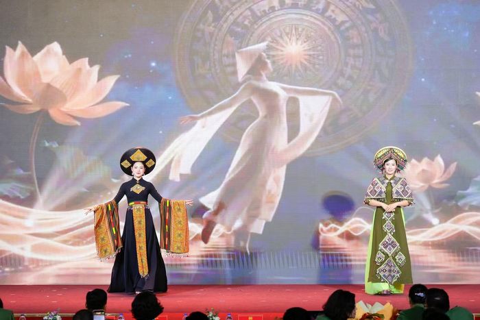 Thông qua việc kết hợp trình diễn áo dài và dân vũ, Ban Phụ nữ Công an thành phố Hà Nội hướng tới xây dựng hình ảnh nữ cán bộ, chiến sĩ toàn diện: duyên dáng trong đời sống, bản lĩnh trong công tác, năng động trong các hoạt động tập thể và luôn sẵn sàng trước những yêu cầu của nhiệm vụ.