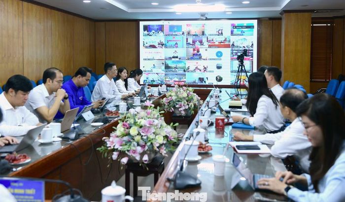 Hội nghị diễn ra theo hình thức trực tiếp kết hợp trực tuyến. Ảnh: Xuân Tùng