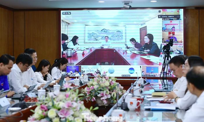 Anh Từ Hiểu - Bí thư thường trực Ban Bí thư T.Ư Đoàn TNCS Trung Quốc phát biểu tại hội nghị. Ảnh: Xuân Tùng