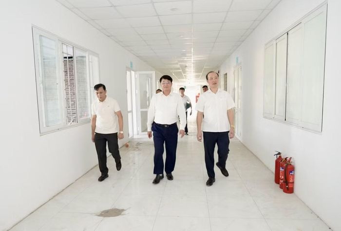Phó Chủ tịch UBND tỉnh Thái Nguyên Nông Quang Nhất đề nghị bệnh viện rà soát các điều kiện, xây dựng phương án chuyển trụ sở phù hợp, hạn chế tối đa ảnh hưởng đến hoạt động khám, chữa bệnh. Đồng thời quan tâm bố trí nhân lực, hoàn thiện các điều kiện phục vụ người bệnh, bảo đảm duy trì hoạt động chuyên môn, nâng cao chất lượng khám, chữa bệnh.