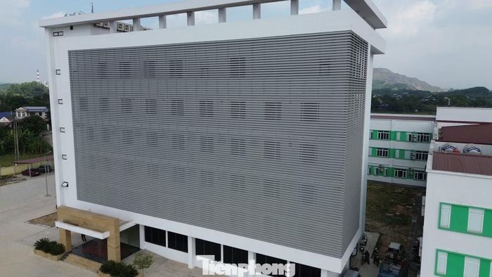 Bệnh viện Y học cổ truyền Thái Nguyên (cơ sở 2) gồm các khối nhà khám bệnh, cận lâm sàng, điều trị nội trú, hành chính, kỹ thuật nghiệp vụ cùng hệ thống hạ tầng kỹ thuật và các công trình phụ trợ được đầu tư đồng bộ.