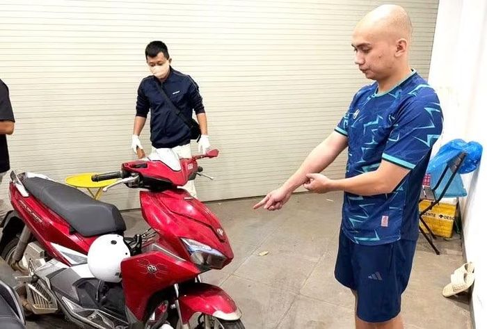 Đối tượng Nguyễn Văn Thành Công (bìa phải). Ảnh: Sỹ Đức.