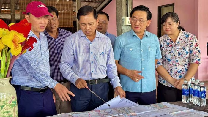 Bí thư Tỉnh ủy Vĩnh Long Trần Văn Lâu kiểm tra các dự án trên địa bàn.