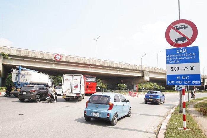 Trước đó, Sở Xây dựng Hà Nội đã ban hành thông báo điều chỉnh tổ chức giao thông qua cầu Thăng Long trong thời gian thi công trạm cân kiểm soát tải trọng xe phía Bắc cầu, giai đoạn 2.