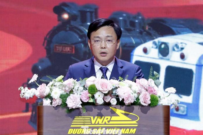 Ông Hoàng Gia Khánh - Tổng Giám đốc Tập đoàn ĐSQG Việt Nam - phát biểu tại lễ kỷ niệm. Ảnh: Tùng Đoàn.
