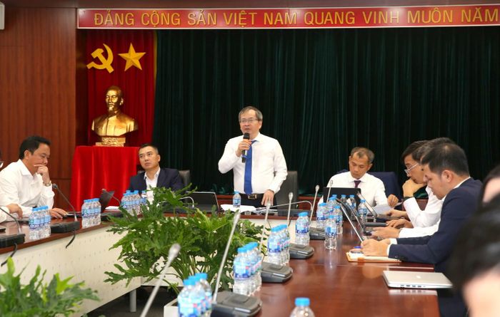 Ông Khương Lê Thành, Thành viên HĐQT BSR cùng các thành viên HĐQT, Ban Tổng Giám đốc chủ trì và trả lời các câu hỏi của các nhà đầu tư, quỹ đầu tư và công ty chứng khoán.
