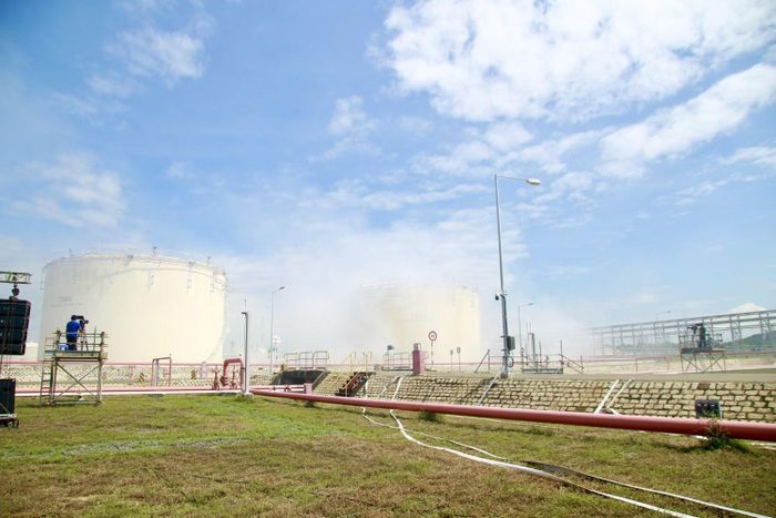 Giả định hư hỏng bồn chứa condensate và van dừng khẩn cấp, dẫn đến rò rỉ, tràn condensate, phát sinh cháy, nổ lớn.