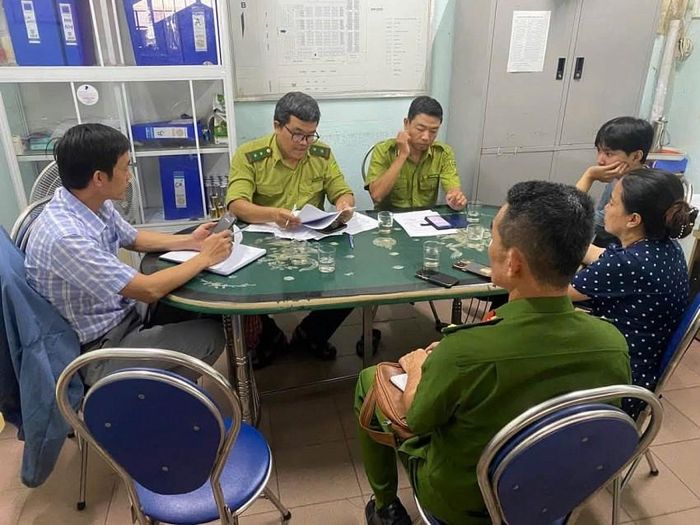 Kiểm tra, tuyên truyền về bảo vệ động vật hoang dã các chợ trên địa bàn.