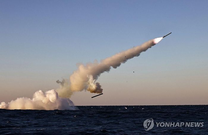Triều Tiên thử nghiệm tên lửa hành trình phóng từ tàu ngầm. Ảnh: Yonhap