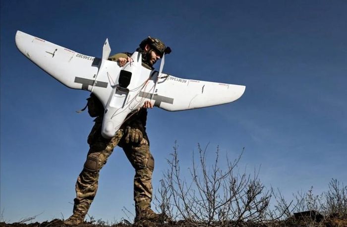 Lính Ukraine triển khai UAV. Ảnh: Atlantic Council
