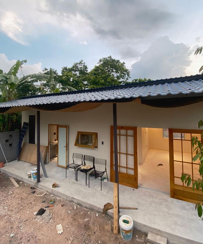Hai vợ chồng tự làm rất nhiều hạng mục trong quá trình xây nhà 