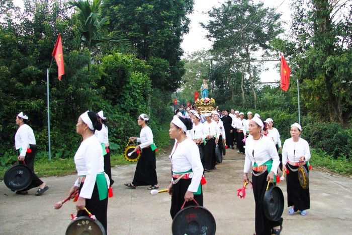  Giáo xứ Đồng Gianh (Phú Thọ) long trọng tổ chức Thánh lễ mừng Đức Mẹ Mân Côi quan thầy và kết thúc tháng Mân Côi tháng 5/2025. Ảnh: Giáo xứ Đồng Gianh