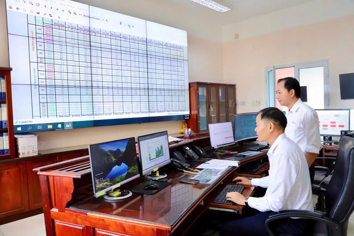 Theo dõi từ xa các thông số vận hành lưới điện tại phòng điều độ các Công ty Điện lực