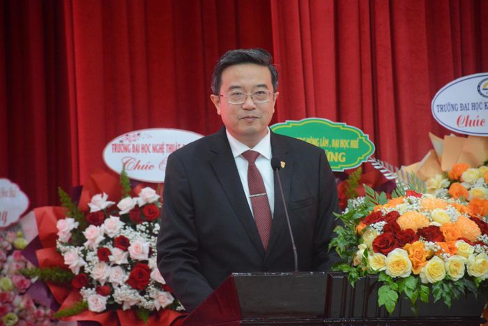 GS.TS Nguyễn Vũ Quốc Huy, quyền Giám đốc ĐH Huế phát biểu. Ảnh: Lê Bằng
