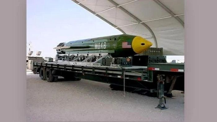 Bom GBU-43/B MOAB (Massive Ordnance Air Blast). Ảnh: timesofindia.indiatimes.com