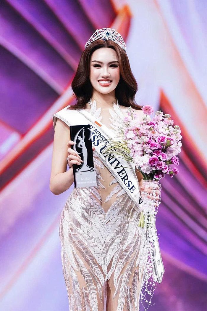 Hoa hậu Quỳnh Anh, á hậu Mỹ Anh vừa đăng quang đã vướng scandal nói xấu đồng nghiệp. Ảnh: BTC