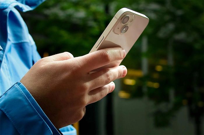 iPhone 13 128GB ở mức 12 triệu đồng là phương án tiết kiệm nhất.