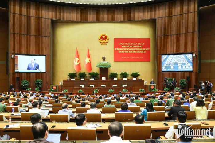 Tổng Bí thư, Chủ tịch nước nêu rõ mỗi khoản đầu tư phải tính hiệu quả sử dụng, chi phí vận hành và trách nhiệm quản lý, giữ nghiêm kỷ luật tài chính